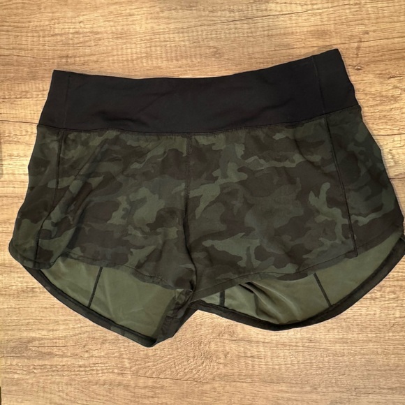 lululemon athletica Black and Green Athletic Shorts - Picture 1 of 3